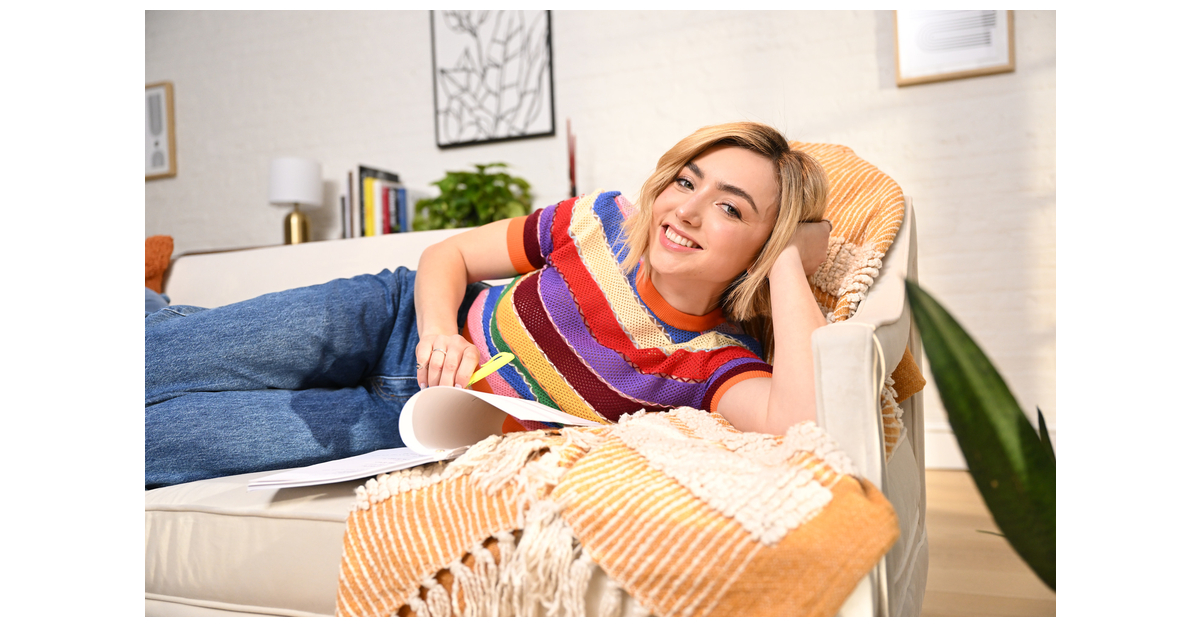 actress-and-beauty-entrepreneur-peyton-list-sets-her-sights-on-2023-with-upgraded-vision-from-life-changing-evo-icl-lenses